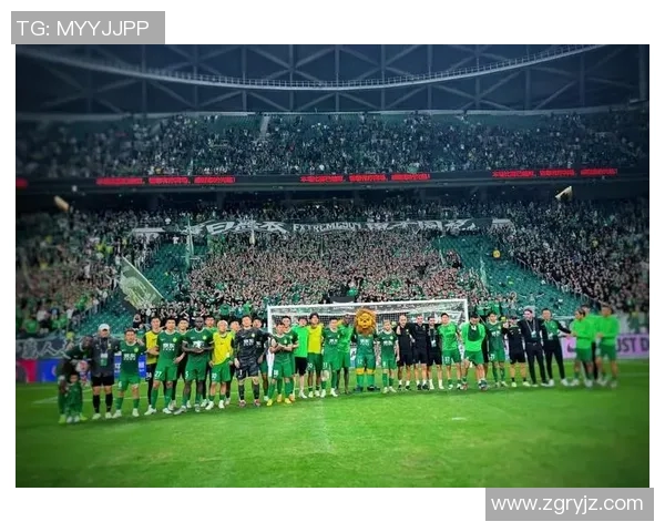 巨幅高清足球明星海报展现球场激情与荣耀瞬间的完美视觉盛宴 巨幅高清足球明星海报展现球场激情与荣耀瞬间的完美视觉盛宴