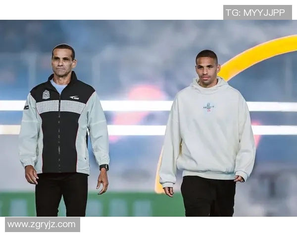 足球巨星跨界篮球精彩瞬间集锦视频回顾与分析 足球巨星跨界篮球精彩瞬间集锦视频回顾与分析