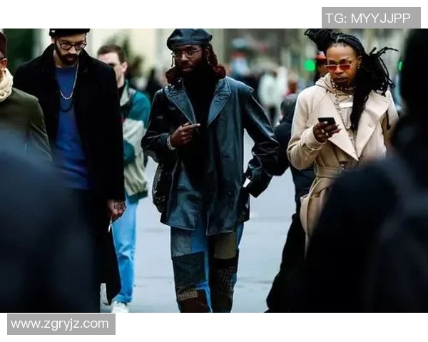 足球明星如何通过赛场表现和社交媒体传递内心情感与心情变化