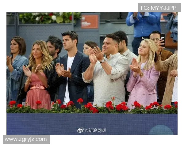 足球明星骑自行车的趣味之旅探索运动与休闲的完美结合