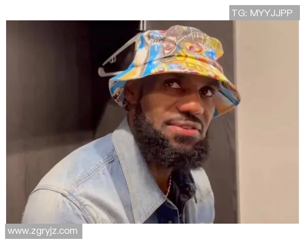 足球明星求签名视频曝光詹姆斯幽默反应引发热议 足球明星求签名视频曝光詹姆斯幽默反应引发热议