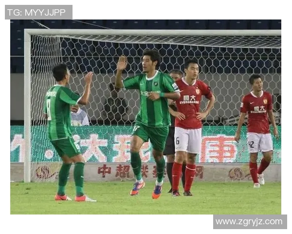 2014年绿城与恒大巅峰对决回顾球迷热血沸腾的经典时刻 2014年绿城与恒大巅峰对决回顾球迷热血沸腾的经典时刻